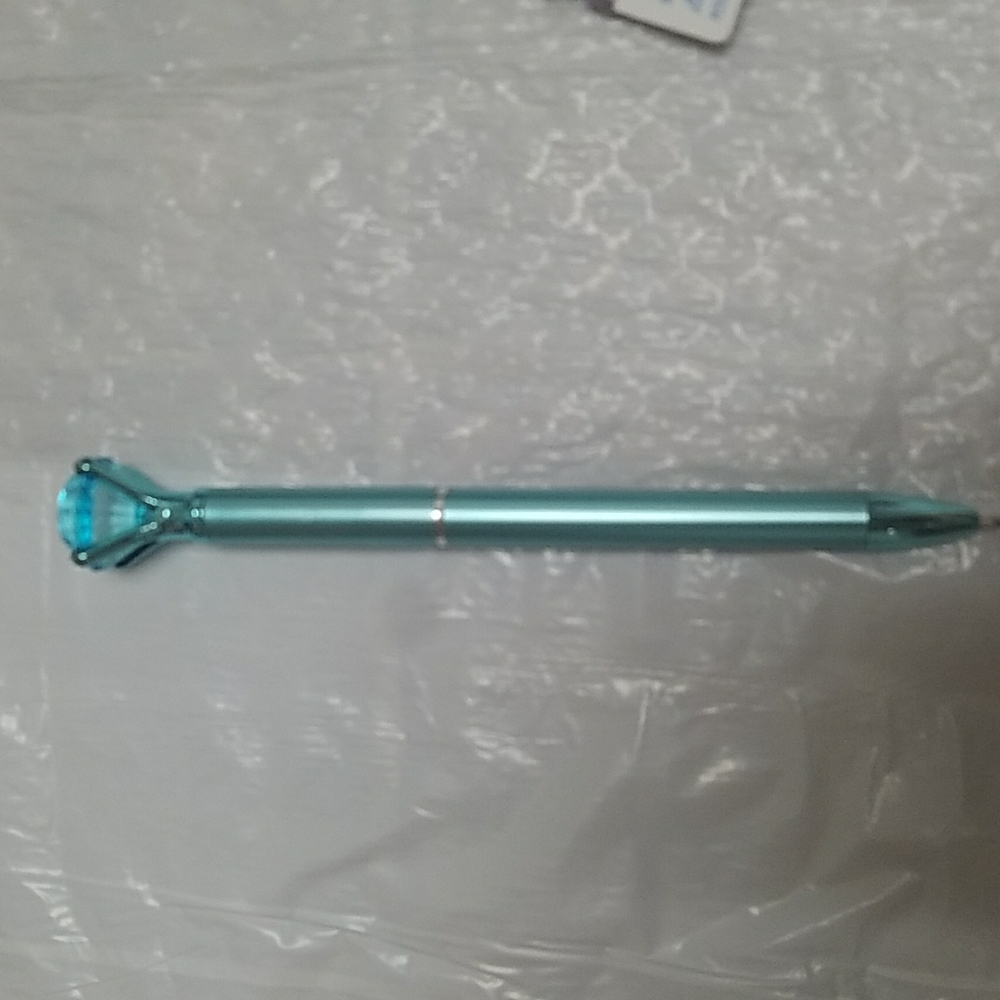 Frozen Hair tie, Frozen hair clips and a beautiful pen - Picture 4 of 4